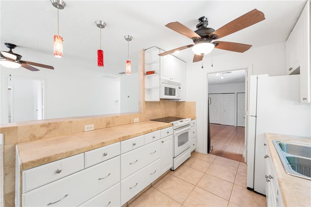 Active With Contract: $2,500 (3 beds, 2 baths, 1290 Square Feet)