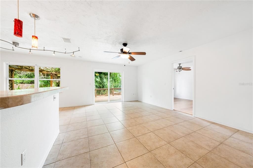 Active With Contract: $2,500 (3 beds, 2 baths, 1290 Square Feet)
