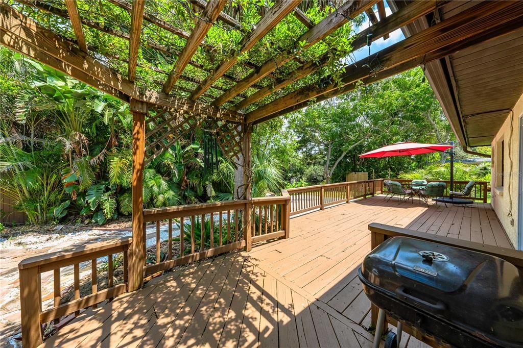 Active With Contract: $2,500 (3 beds, 2 baths, 1290 Square Feet)