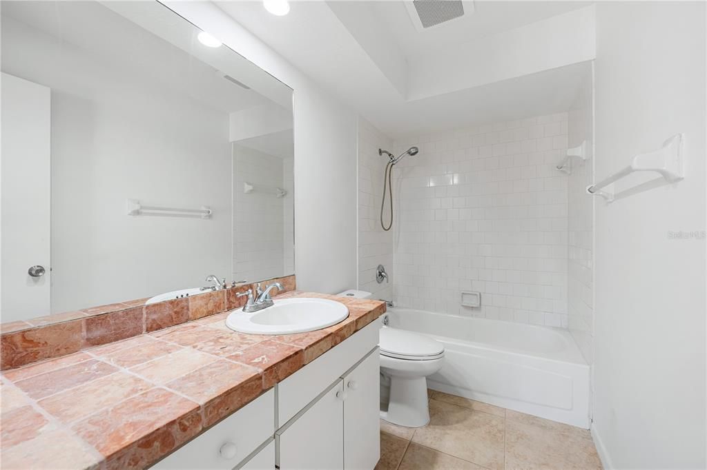 Active With Contract: $2,500 (3 beds, 2 baths, 1290 Square Feet)