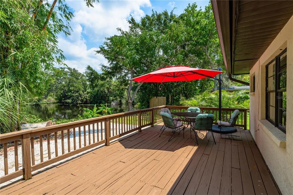 Active With Contract: $2,500 (3 beds, 2 baths, 1290 Square Feet)