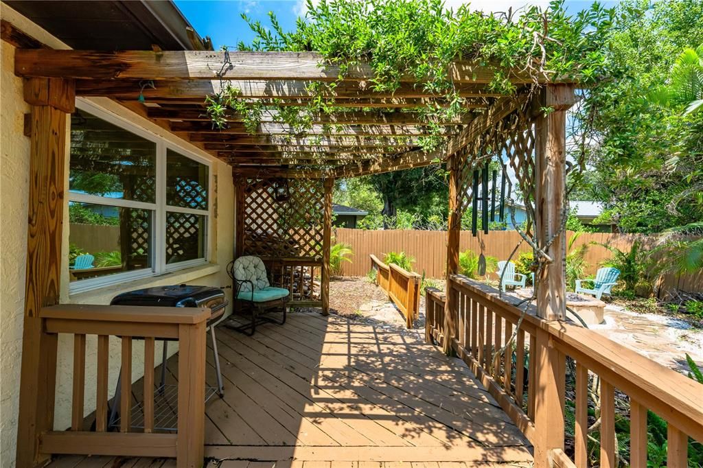 Active With Contract: $2,500 (3 beds, 2 baths, 1290 Square Feet)