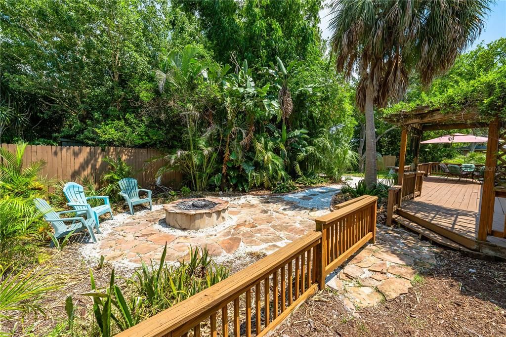 Active With Contract: $2,500 (3 beds, 2 baths, 1290 Square Feet)