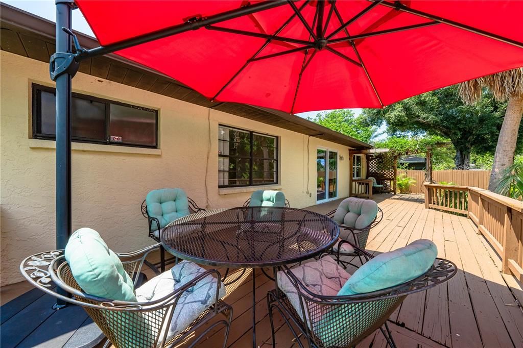 Active With Contract: $2,500 (3 beds, 2 baths, 1290 Square Feet)