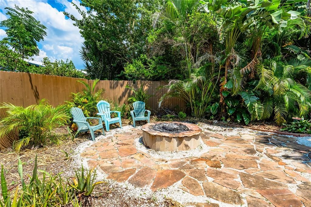 Active With Contract: $2,500 (3 beds, 2 baths, 1290 Square Feet)