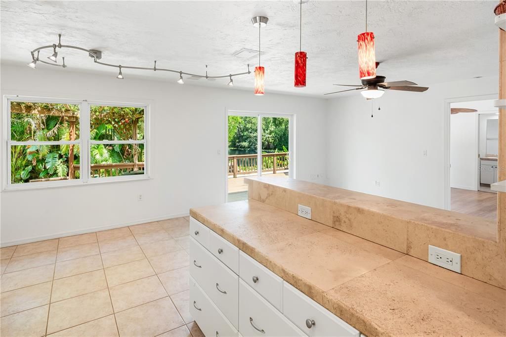 Active With Contract: $2,500 (3 beds, 2 baths, 1290 Square Feet)