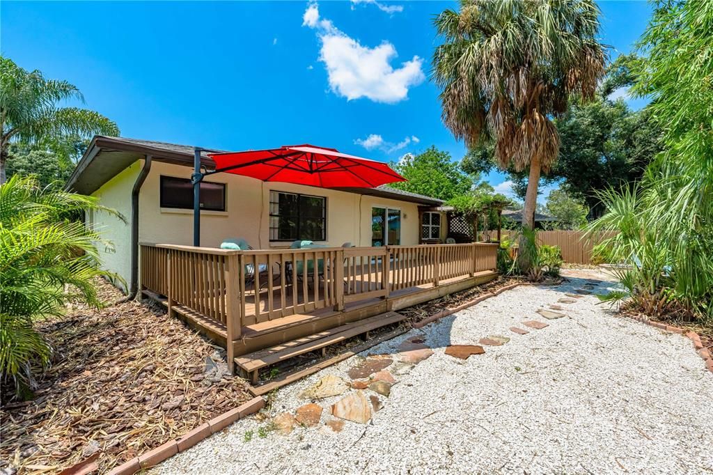 Active With Contract: $2,500 (3 beds, 2 baths, 1290 Square Feet)