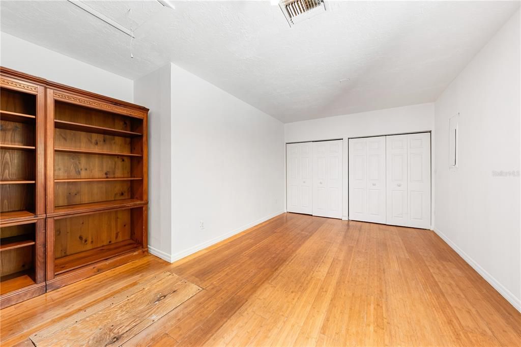 Active With Contract: $2,500 (3 beds, 2 baths, 1290 Square Feet)