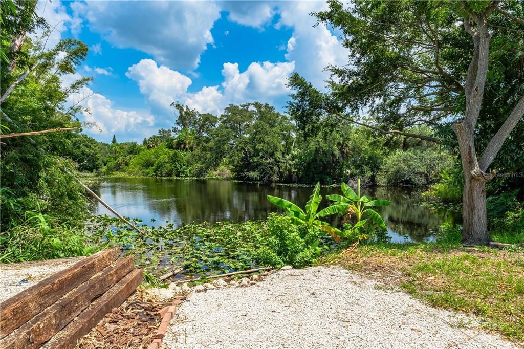 Active With Contract: $2,500 (3 beds, 2 baths, 1290 Square Feet)