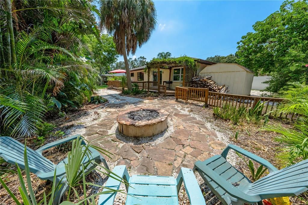 Active With Contract: $2,500 (3 beds, 2 baths, 1290 Square Feet)