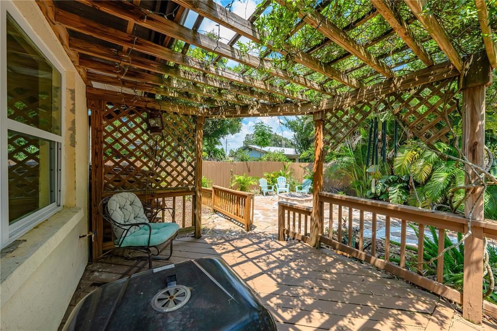 Active With Contract: $2,500 (3 beds, 2 baths, 1290 Square Feet)