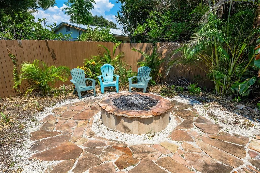 Active With Contract: $2,500 (3 beds, 2 baths, 1290 Square Feet)