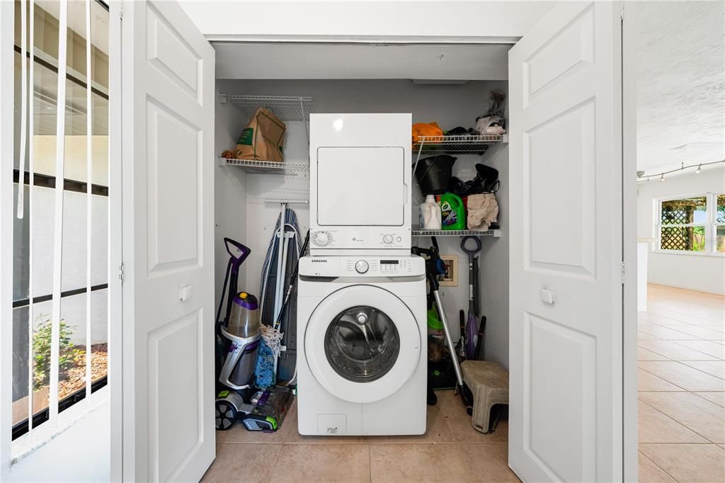 Active With Contract: $2,500 (3 beds, 2 baths, 1290 Square Feet)