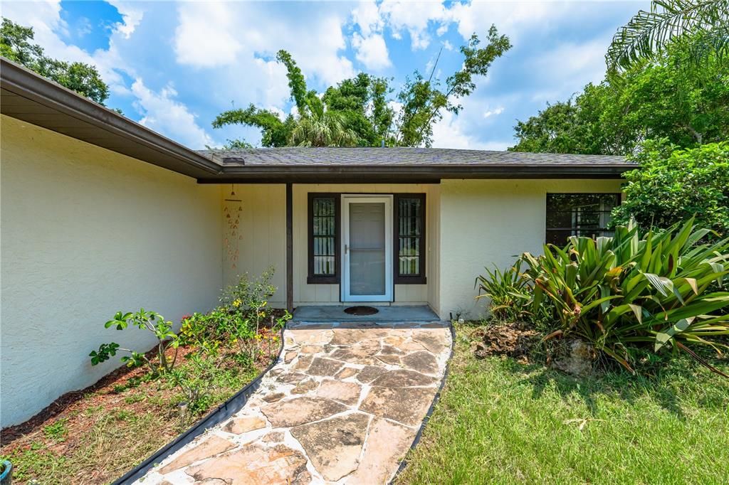 Active With Contract: $2,500 (3 beds, 2 baths, 1290 Square Feet)