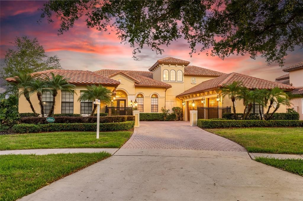 Vendido Recientemente: $1,400,000 (5 camas, 5 baños, 5080 Pies cuadrados)