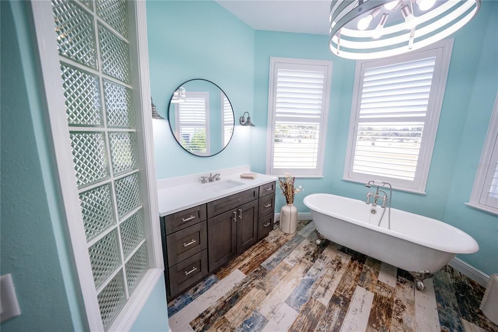 Active With Contract: $925,000 (4 beds, 3 baths, 2607 Square Feet)