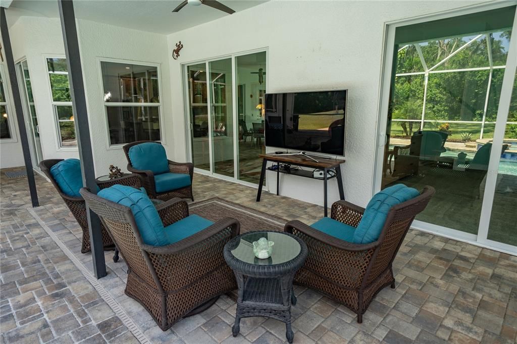 Active With Contract: $925,000 (4 beds, 3 baths, 2607 Square Feet)