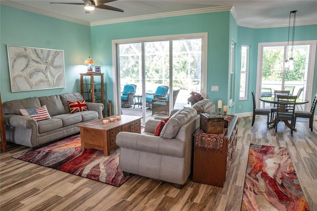 Active With Contract: $925,000 (4 beds, 3 baths, 2607 Square Feet)