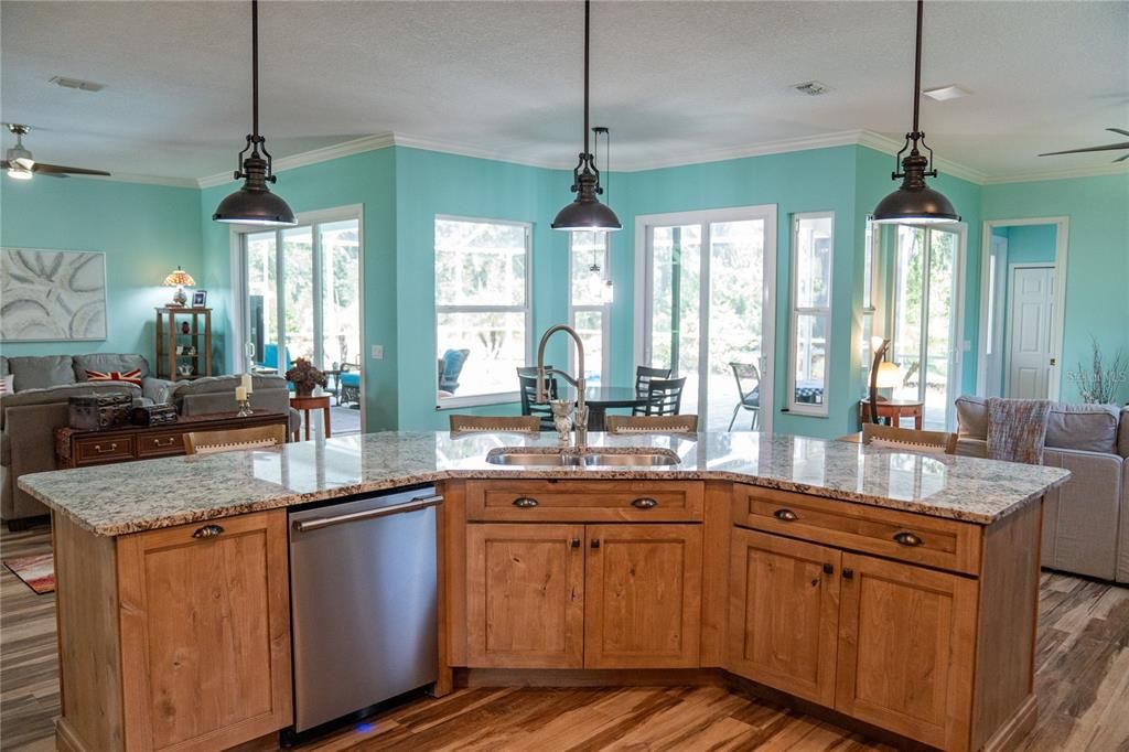 Active With Contract: $925,000 (4 beds, 3 baths, 2607 Square Feet)