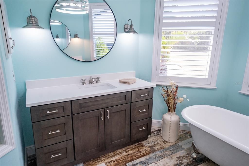 Active With Contract: $925,000 (4 beds, 3 baths, 2607 Square Feet)