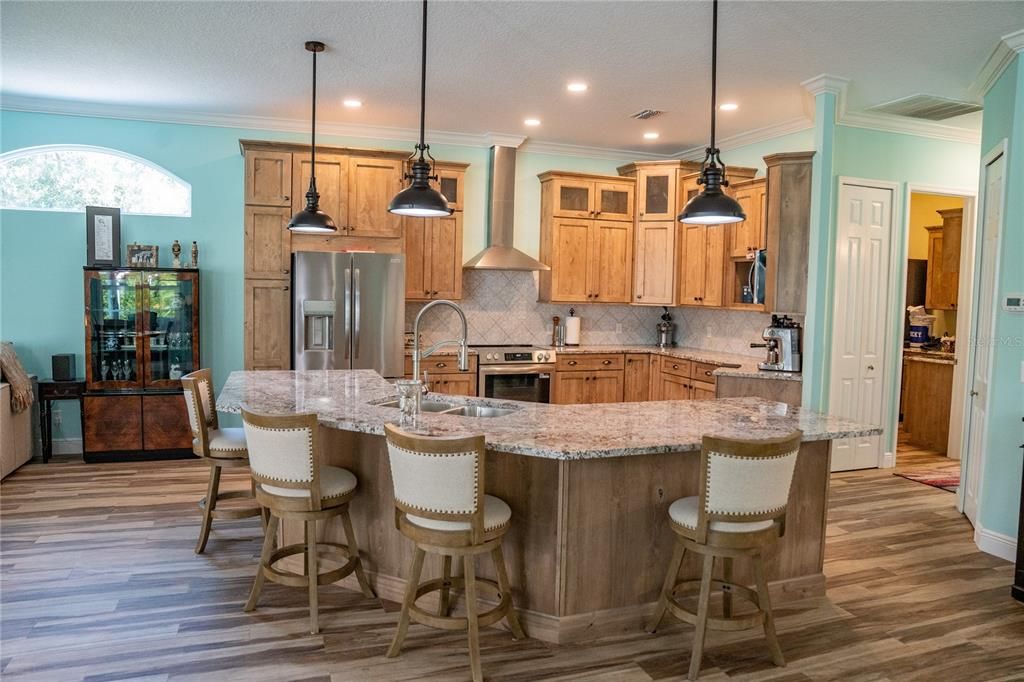 Active With Contract: $925,000 (4 beds, 3 baths, 2607 Square Feet)