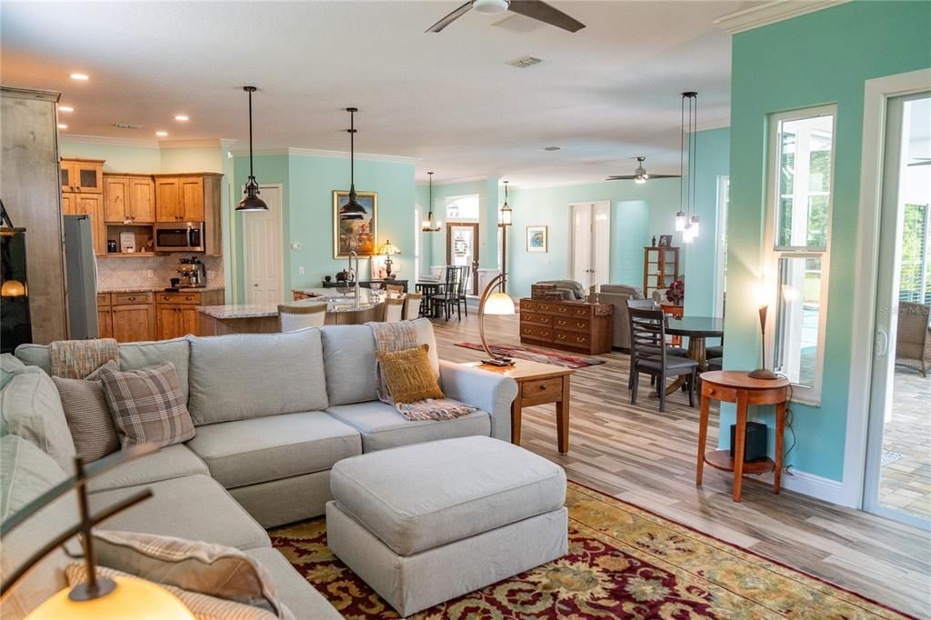 Active With Contract: $925,000 (4 beds, 3 baths, 2607 Square Feet)