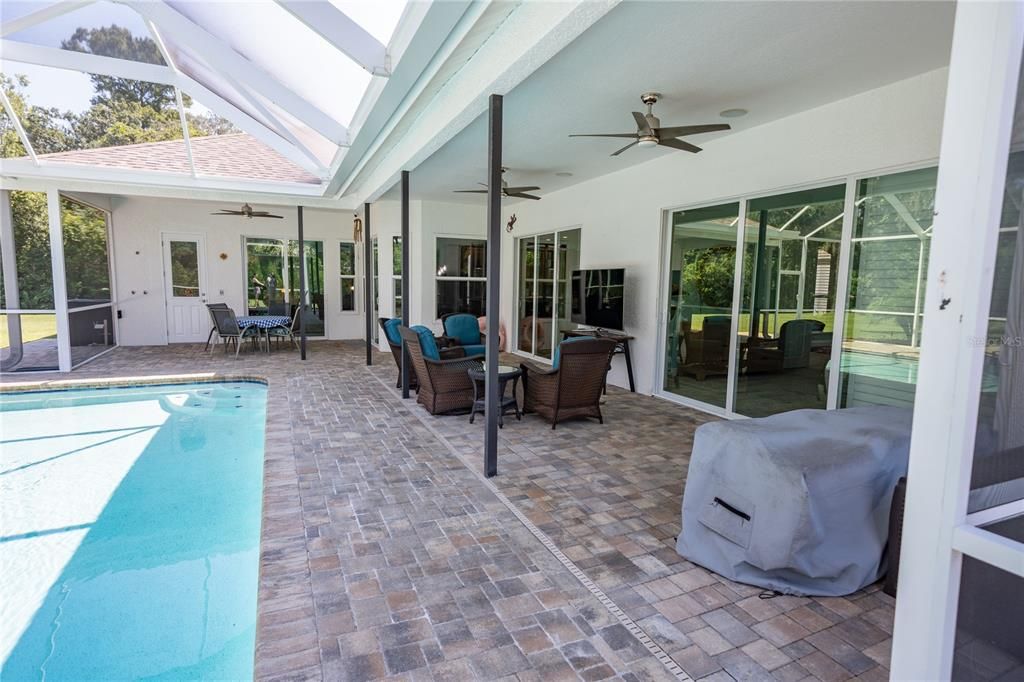 Active With Contract: $925,000 (4 beds, 3 baths, 2607 Square Feet)