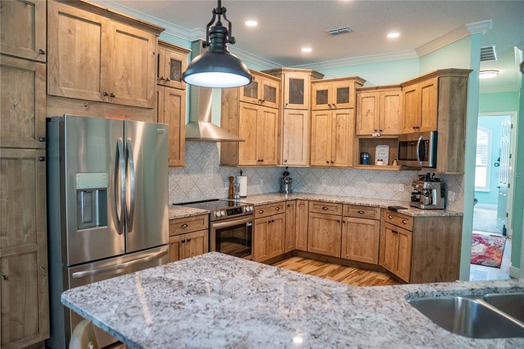 Active With Contract: $925,000 (4 beds, 3 baths, 2607 Square Feet)