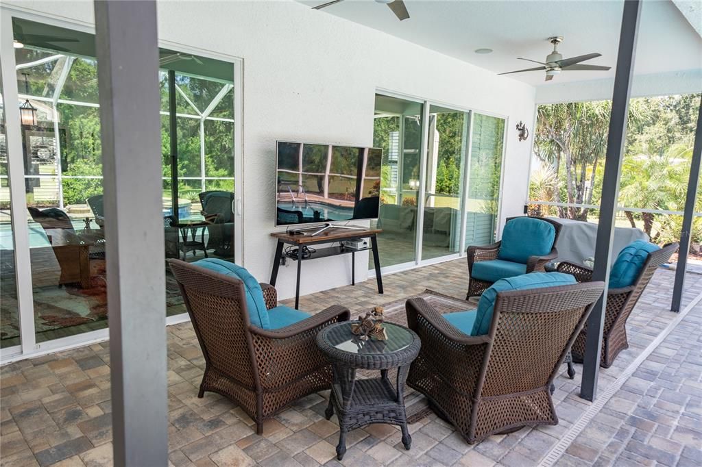 Active With Contract: $925,000 (4 beds, 3 baths, 2607 Square Feet)