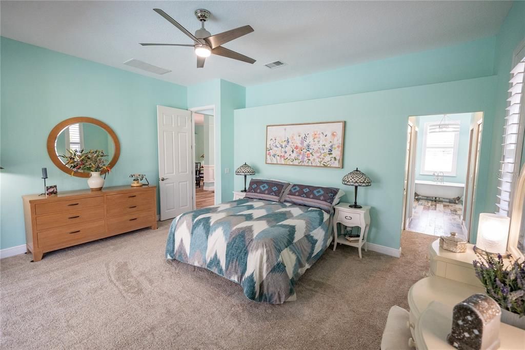 Active With Contract: $925,000 (4 beds, 3 baths, 2607 Square Feet)