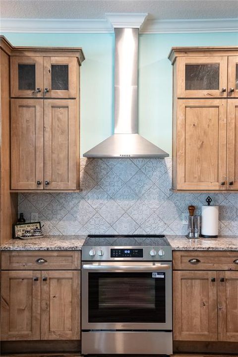 Active With Contract: $925,000 (4 beds, 3 baths, 2607 Square Feet)