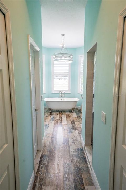 Active With Contract: $925,000 (4 beds, 3 baths, 2607 Square Feet)