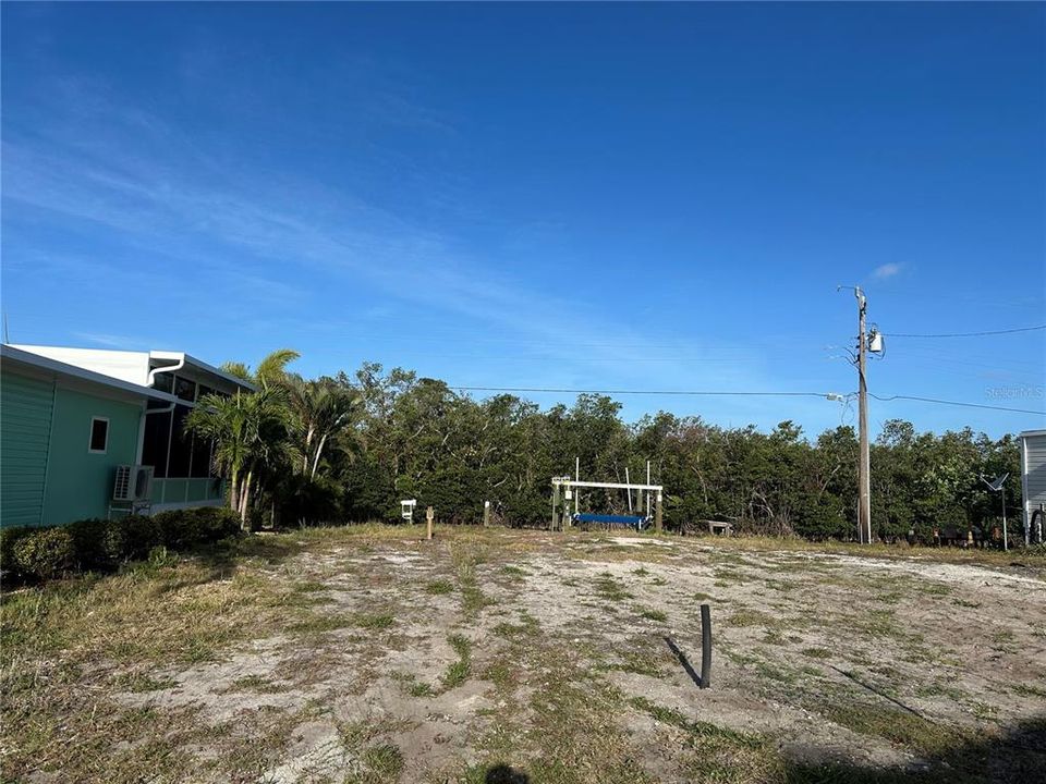 На продажу: $250,000 (0.11 acres)