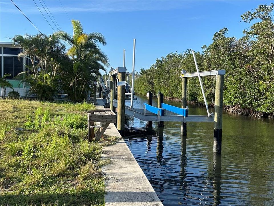 На продажу: $250,000 (0.11 acres)