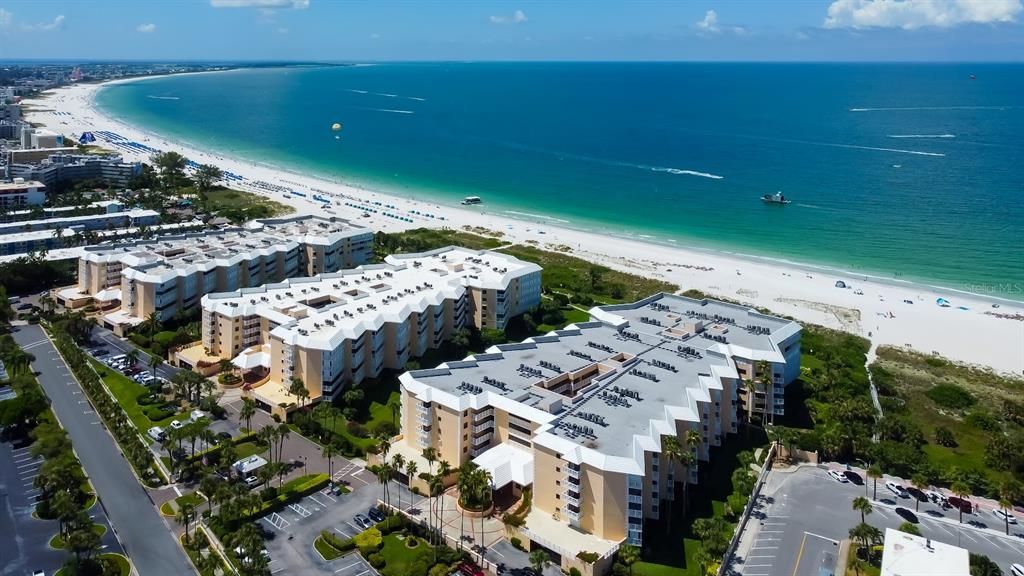 Vendido Recientemente: $1,495,000 (3 camas, 2 baños, 2365 Pies cuadrados)