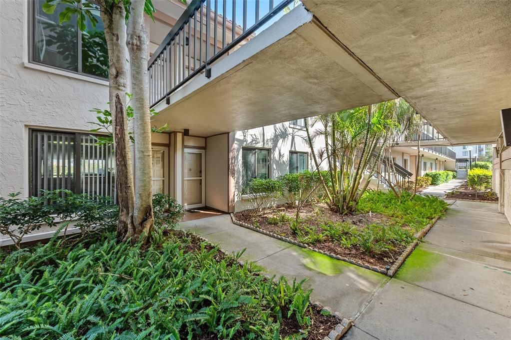 For Sale: $332,500 (2 beds, 2 baths, 890 Square Feet)