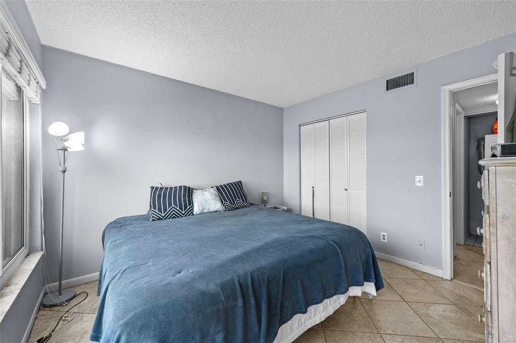 For Sale: $332,500 (2 beds, 2 baths, 890 Square Feet)