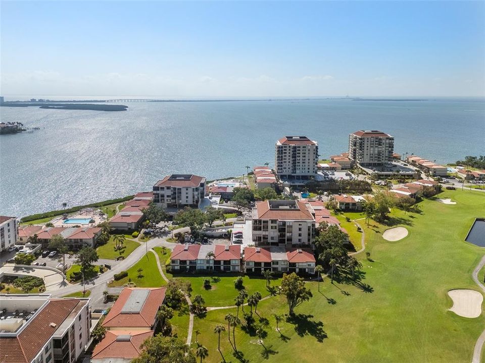 For Sale: $332,500 (2 beds, 2 baths, 890 Square Feet)