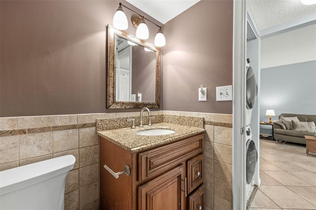 For Sale: $332,500 (2 beds, 2 baths, 890 Square Feet)