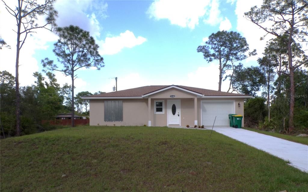 Recently Rented: $1,700 (2 beds, 1 baths, 962 Square Feet)