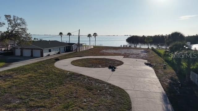 En Venta: $2,300,000 (0.76 acres)