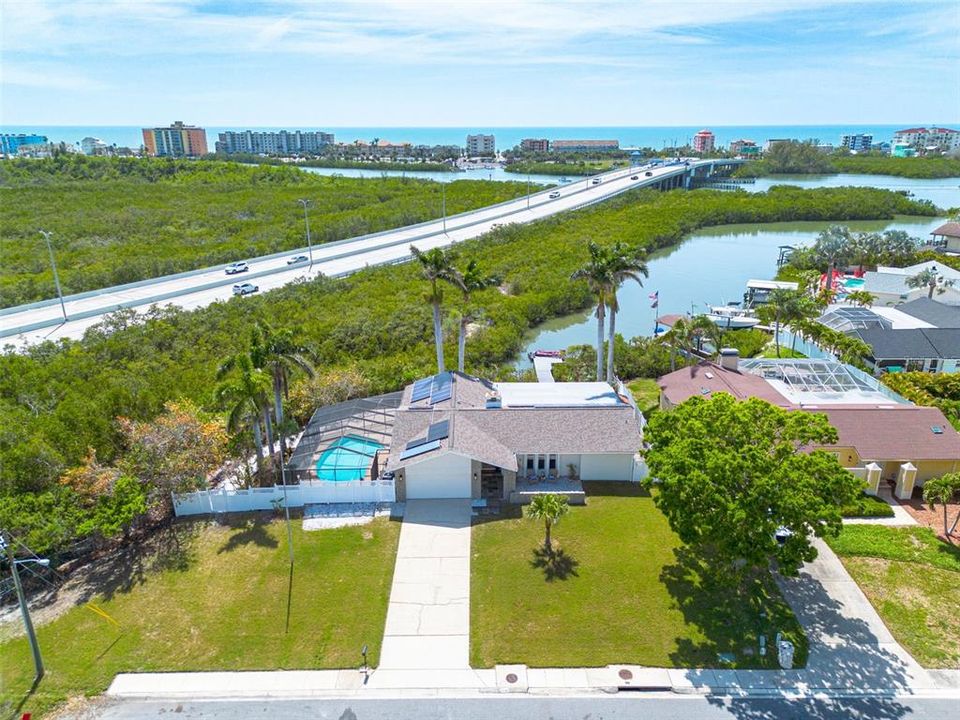 Vendido Recientemente: $950,000 (3 camas, 2 baños, 2285 Pies cuadrados)