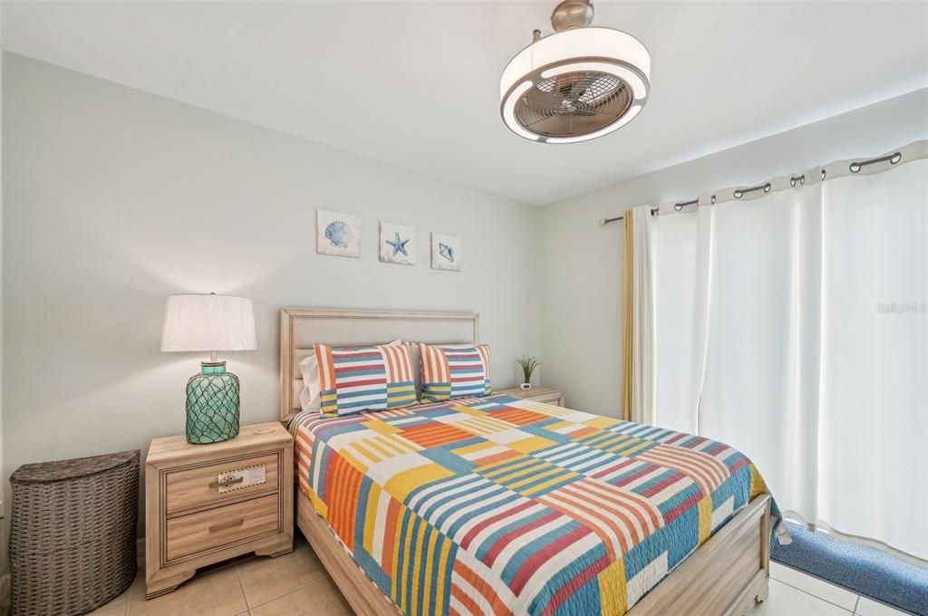 For Sale: $375,000 (1 beds, 1 baths, 594 Square Feet)