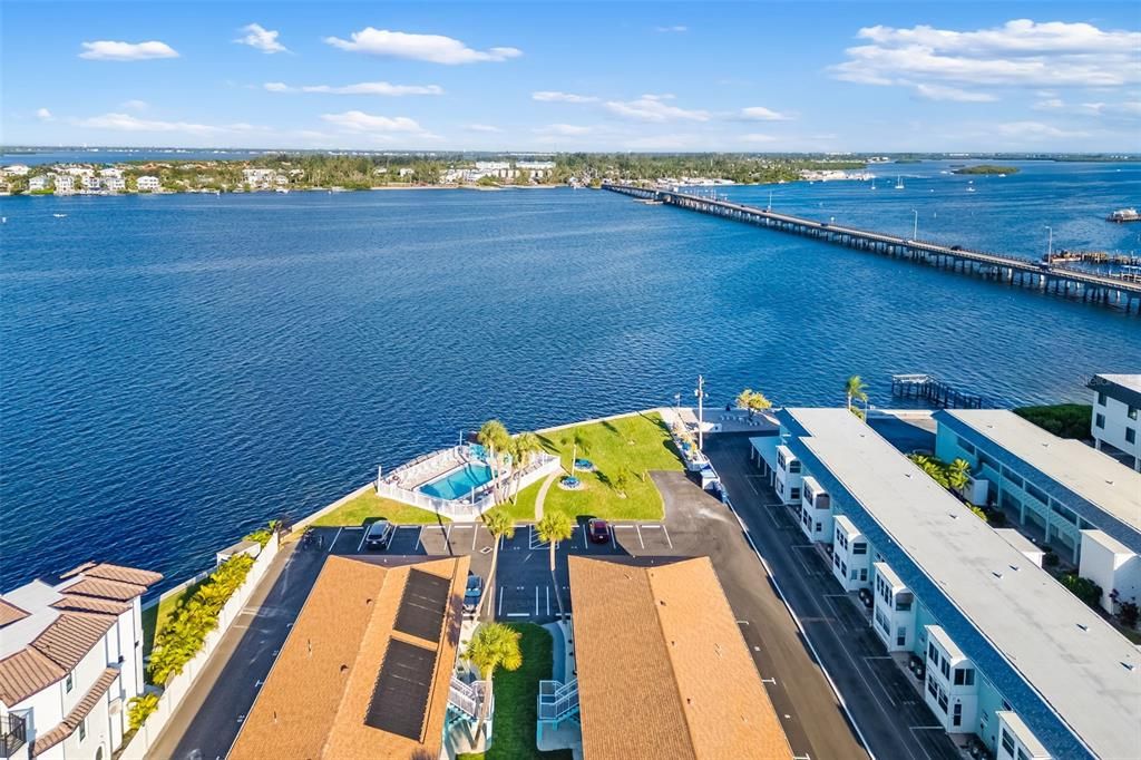 For Sale: $375,000 (1 beds, 1 baths, 594 Square Feet)