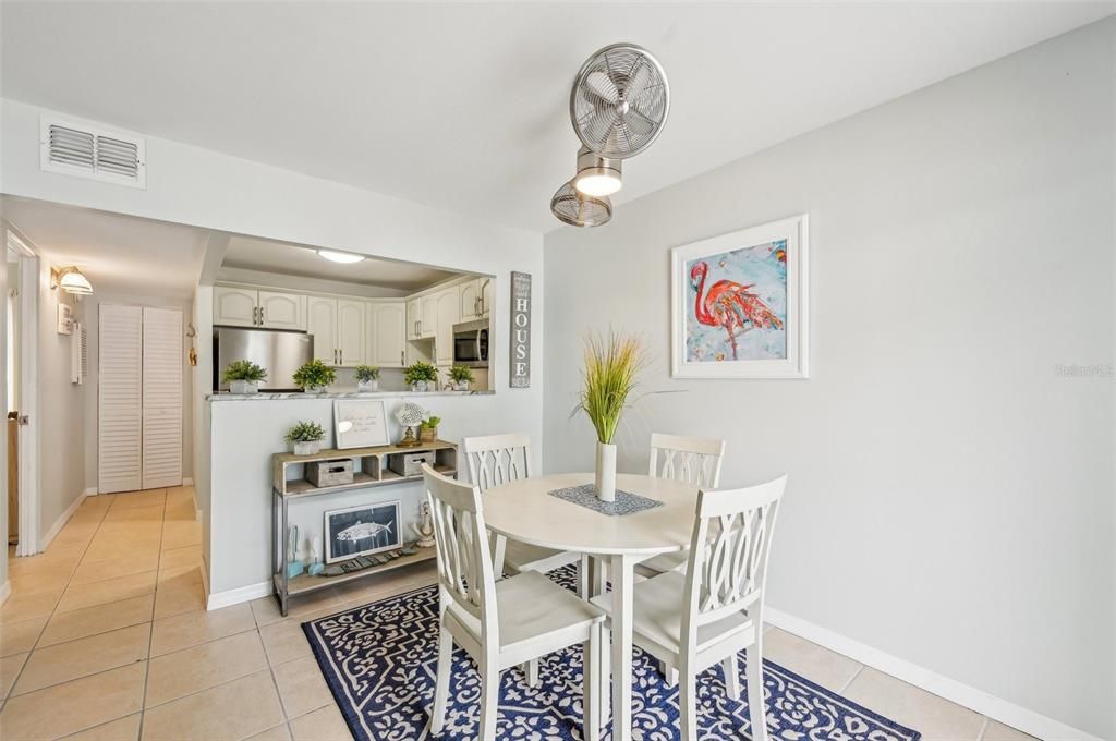 For Sale: $375,000 (1 beds, 1 baths, 594 Square Feet)