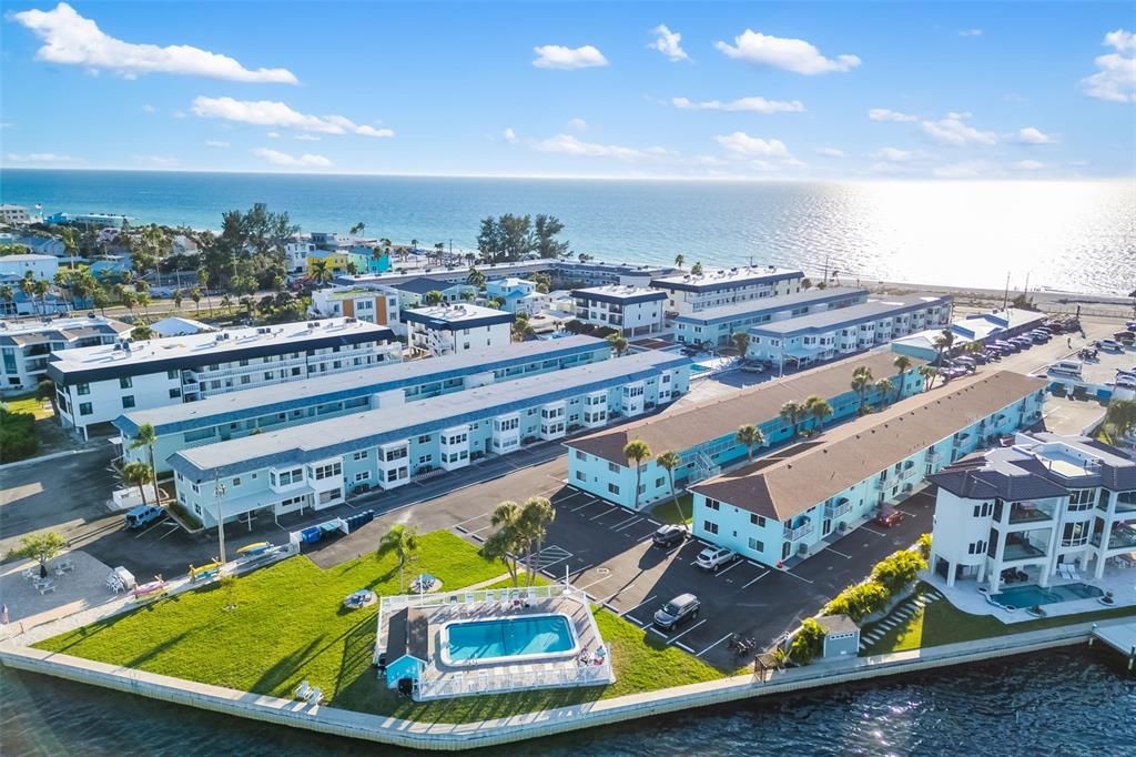 For Sale: $375,000 (1 beds, 1 baths, 594 Square Feet)