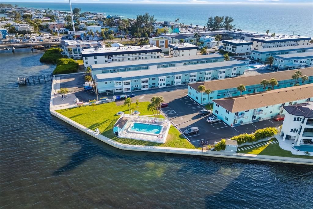 For Sale: $375,000 (1 beds, 1 baths, 594 Square Feet)