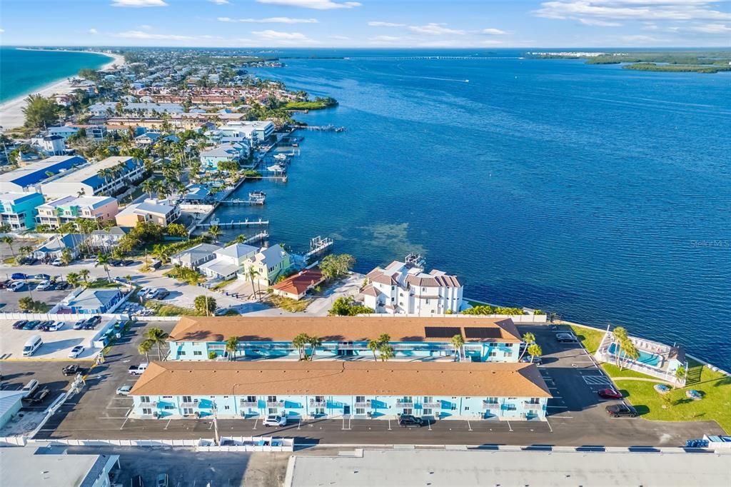 For Sale: $375,000 (1 beds, 1 baths, 594 Square Feet)