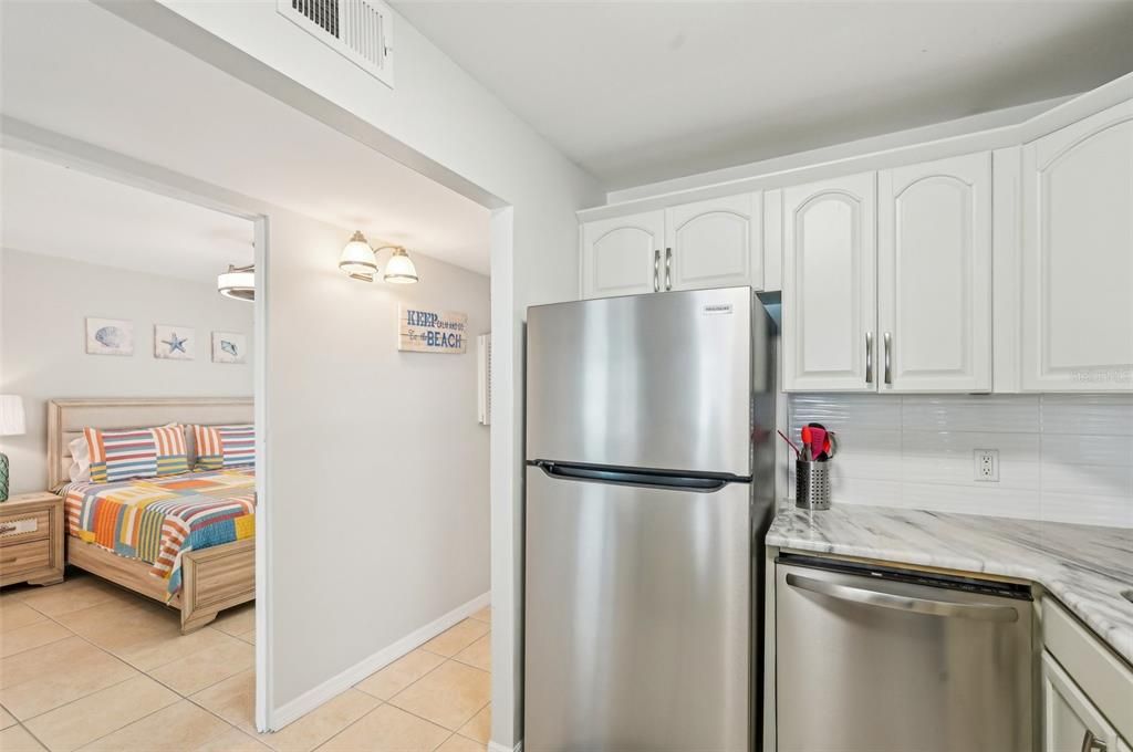 For Sale: $375,000 (1 beds, 1 baths, 594 Square Feet)