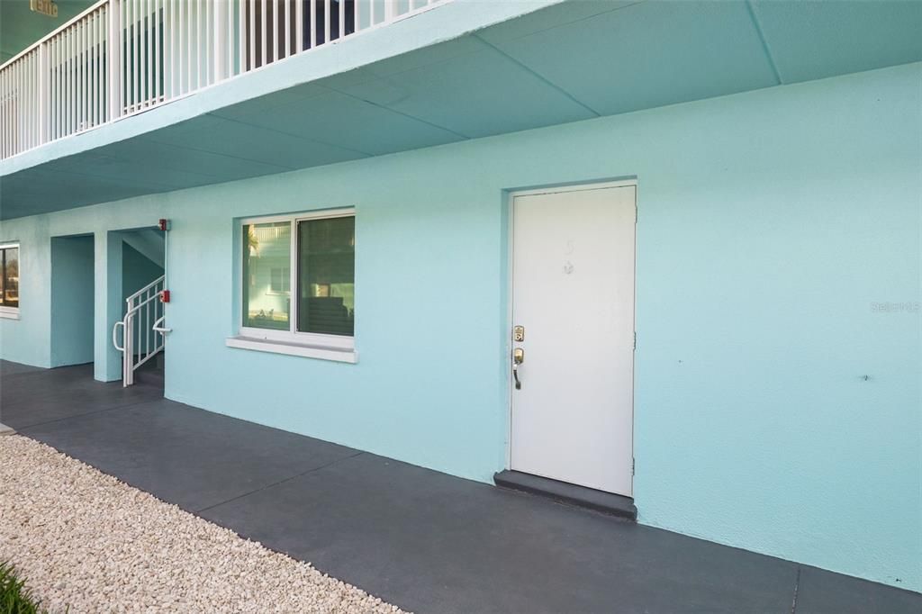 For Sale: $375,000 (1 beds, 1 baths, 594 Square Feet)